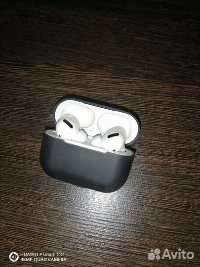 Apple AirPods Pro (1-го поколения)