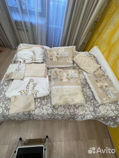 Кмплект белья в детскаую кроватку 2 шт