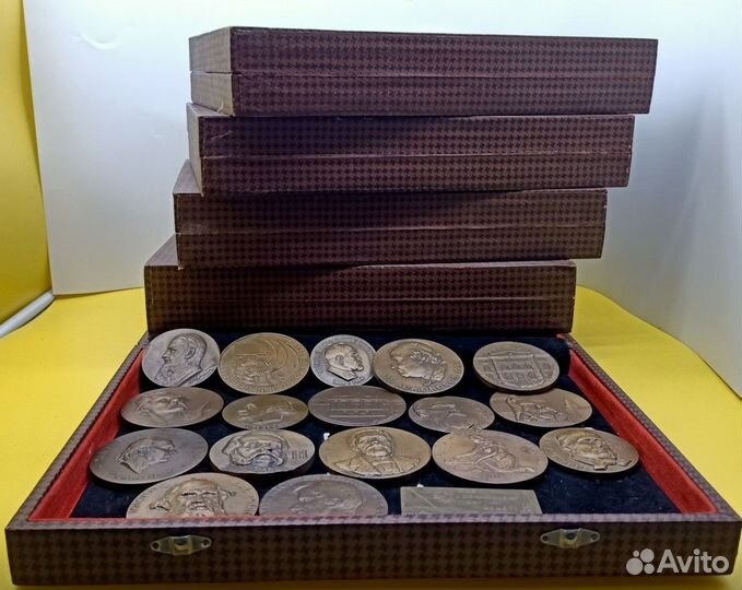 Настольная медаль