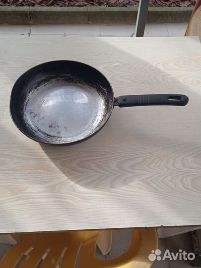 Сковородки и кастрюли б/у