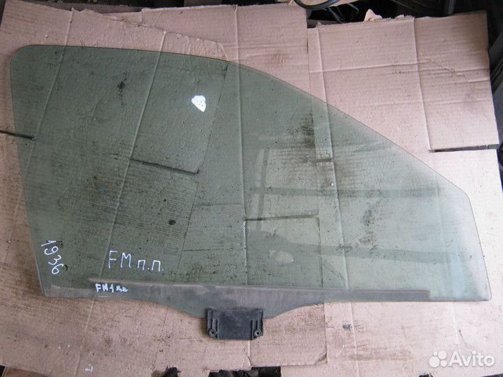 Стекло передней правой двери Ford Mondeo 1