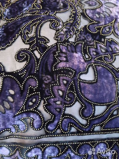 Велюровый женский платок с восточным орнаментом