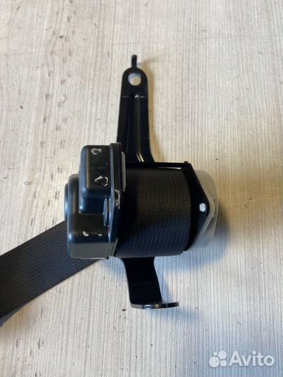 Ремень безопасности задний левый Toyota Corolla