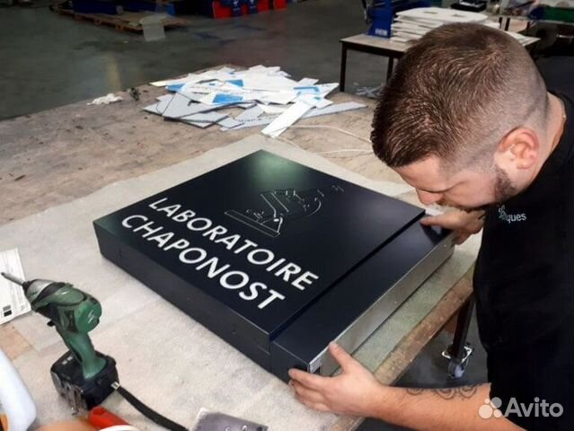 Рекламная вывеска на заказ из метала