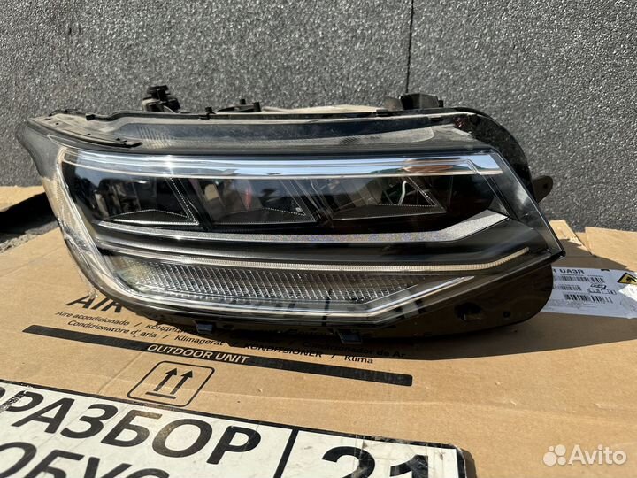 Фара правая Volkswagen Tiguan 2
