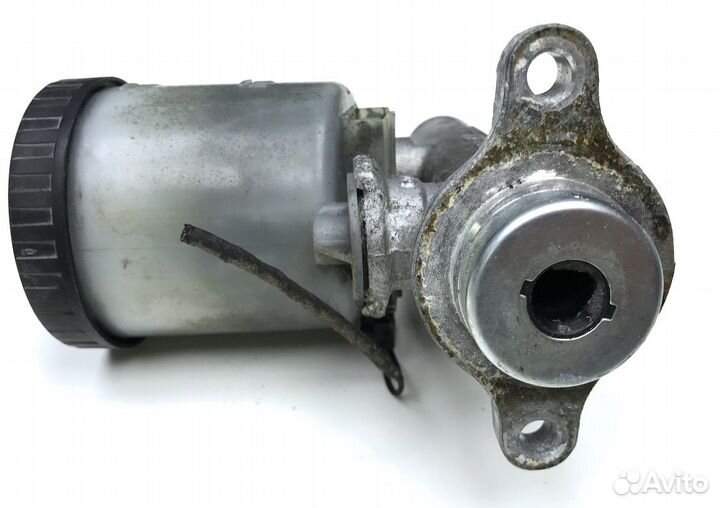 Ниссан PickUp Цилиндр тормозной главный