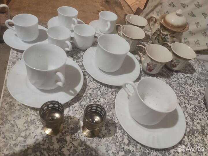 Посуда тарелки блюдца кружки заварники чайные пары