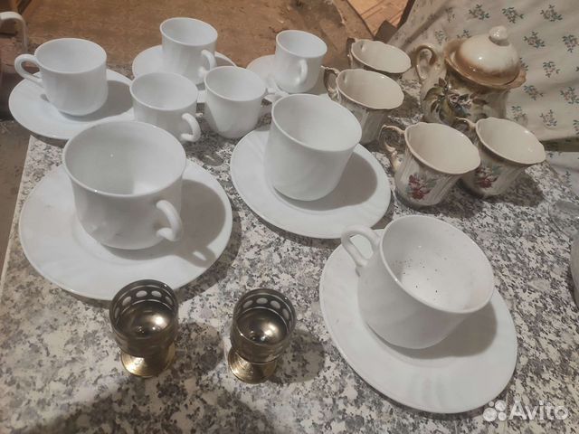 Посуда тарелки блюдца кружки заварники чайные пары