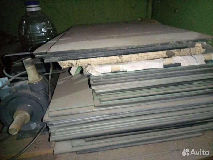 Запчасти от слеклянной витрины,полки