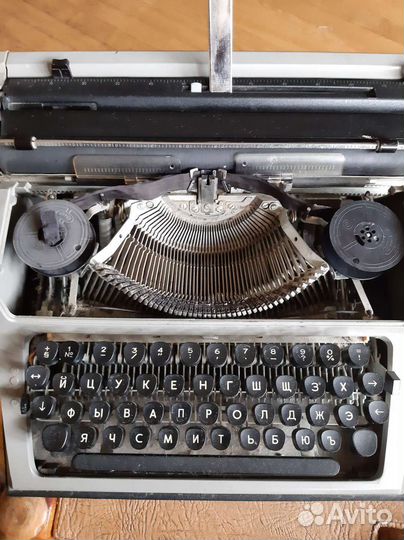 Печатная пишущая машинка 