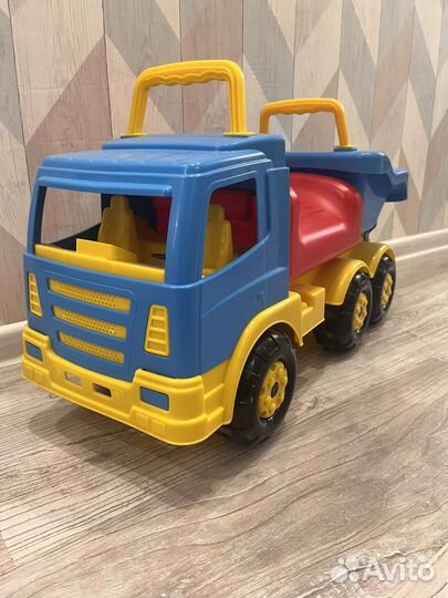 Грузовик каталка детская