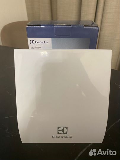 Продаю бытовой вытяжной вентилятор