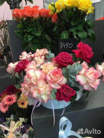 Композиция из роз в шляпной коробке