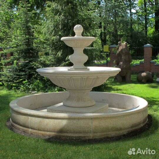 Классический фонтан с чашей