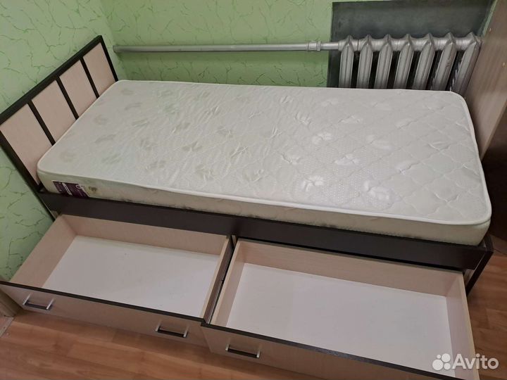 Кровать