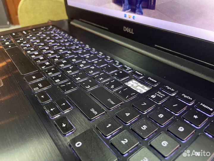 Ноутбук Dell / 17.3 / i5 / R7 4gb / 8gb / SSD+HDD