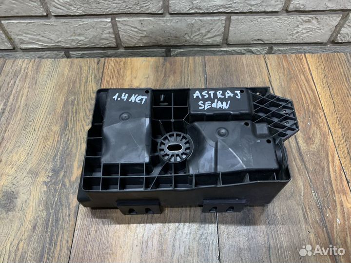 Opel Astra J (седан) Корпус блока предохранителей