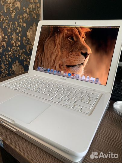 Macbook 13 2010 белый 4/250