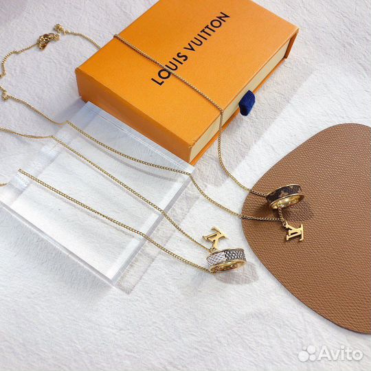 Louis vuitton подвеска lv Луи Виттон
