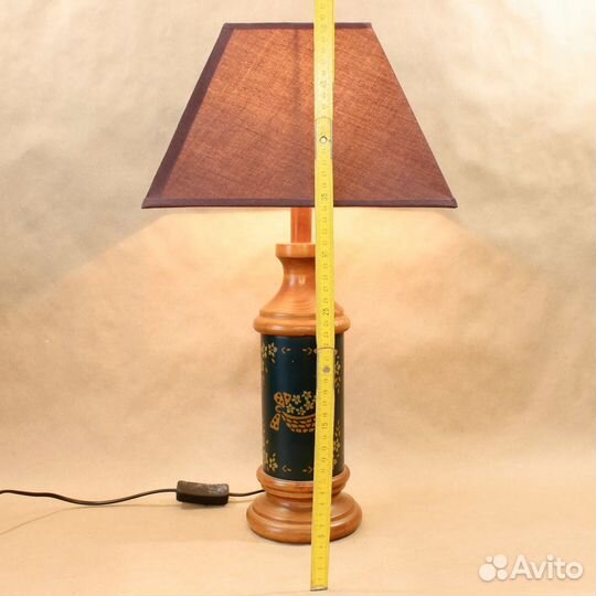Большая настольная лампа из дерева 16891
