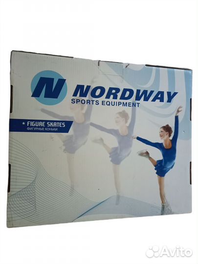 Фигурные коньки белые