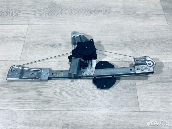Стеклоподъемник передний правый Renault Logan 2