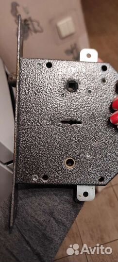 Замок дверной бу