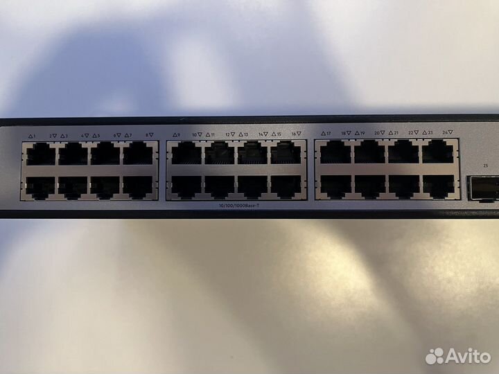 Коммутатор HPE OfficeConnect 1950 24G JG960A