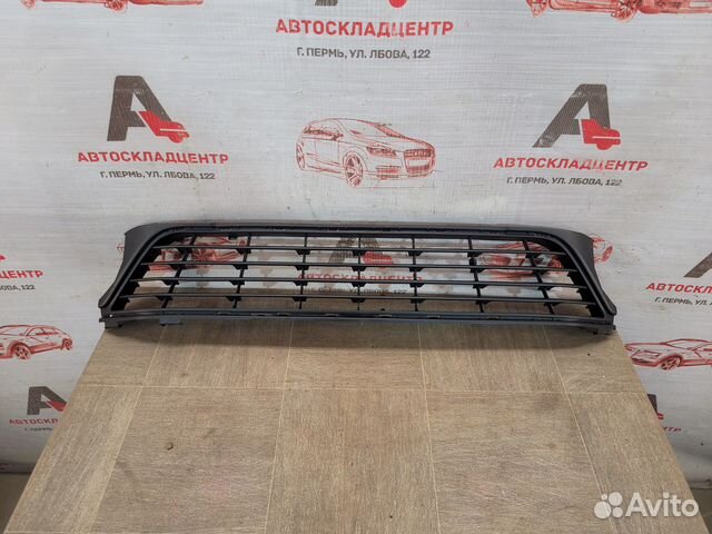 Решётка в бампер Renault Logan с 2018 года