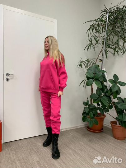 Спортивный теплый женский костюм с начесом