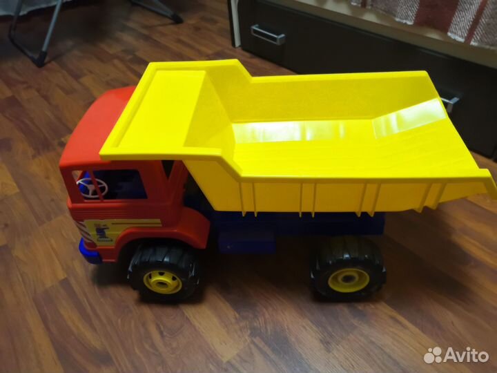 Игрушка самосвал большой