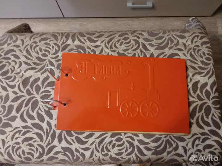 Альбом для значков