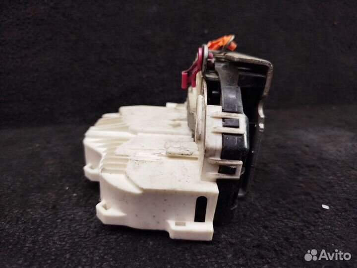 Замок двери передней левой для Chrysler Grand Voyager 5