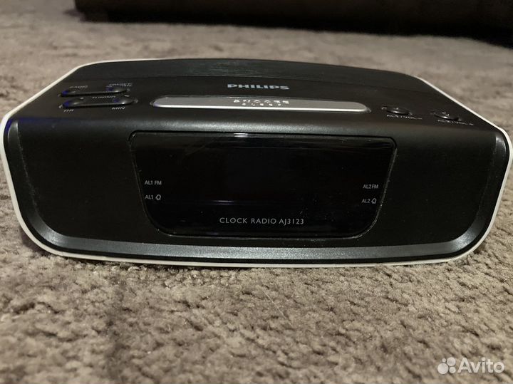 Радио часы Phillips AJ3123