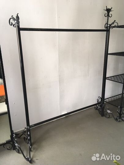 Вешалка напольная кованая