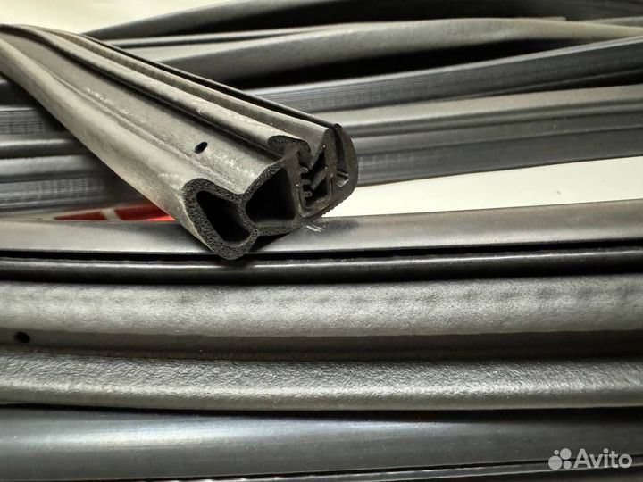 Уплотнитель двери 3-х камерные Лада Приора,Приора2