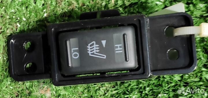 Кнопка обогрева сиденья Leaf (12-17) L б/у
