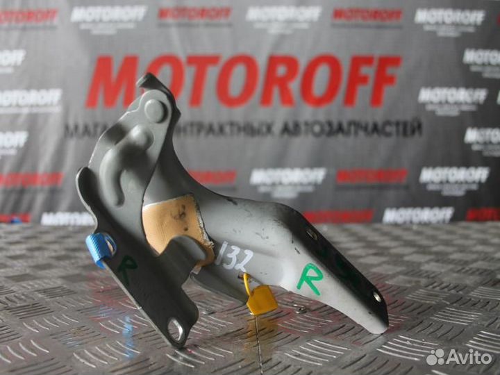 Шарнир капота Ниссан Тиана J32 правый А318