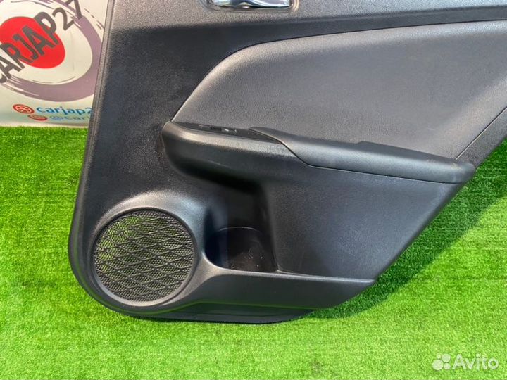 Обшивка двери(4) задняя правая Toyota Prius ZVW55