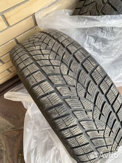 Goodyear UltraGrip Ice SUV 235/55 R19 105T