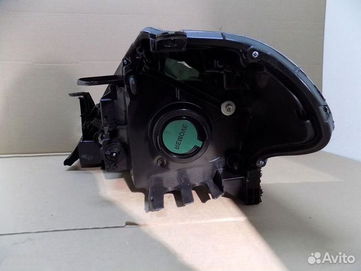 Фара передняя правая Ниссан Тиида 2004 - 2014