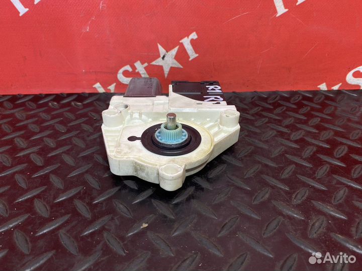 Моторчик стеклоподъемника правый