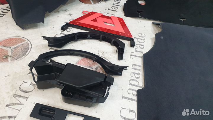 Комплект обшивки багажника на Mercedes W203