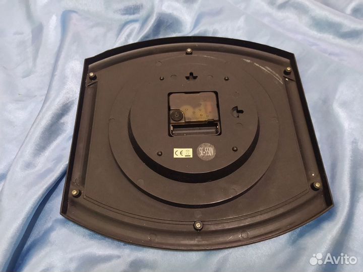 Настенные часы на ходу (дам проверить) 30х30 см