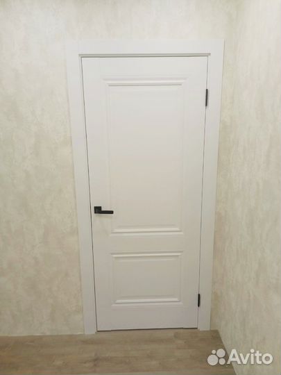 Классические белые двери из экошпона