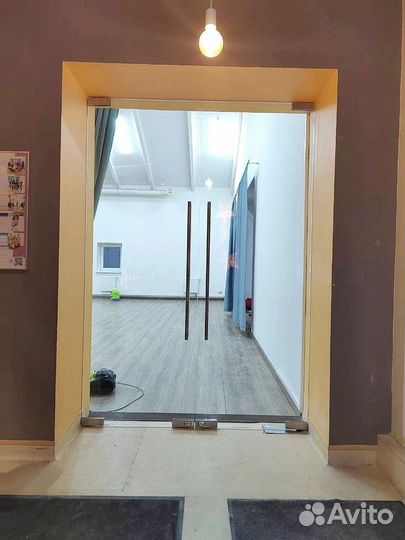 Стеклянная дверь на заказ от 3 дней