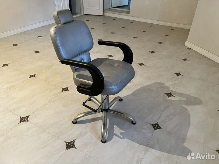 Парикмахерское кресло