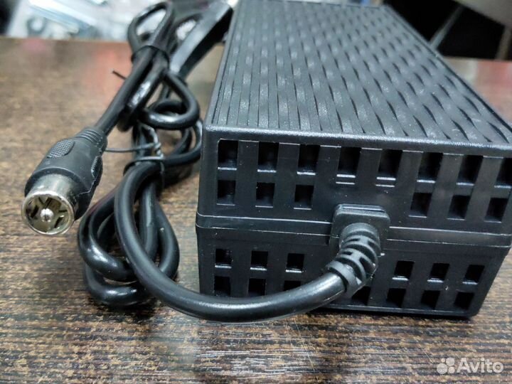 Зарядное устройство 60V 3A