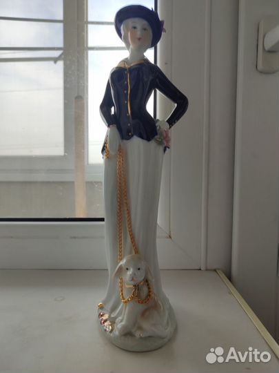 Статуэтка фарфор