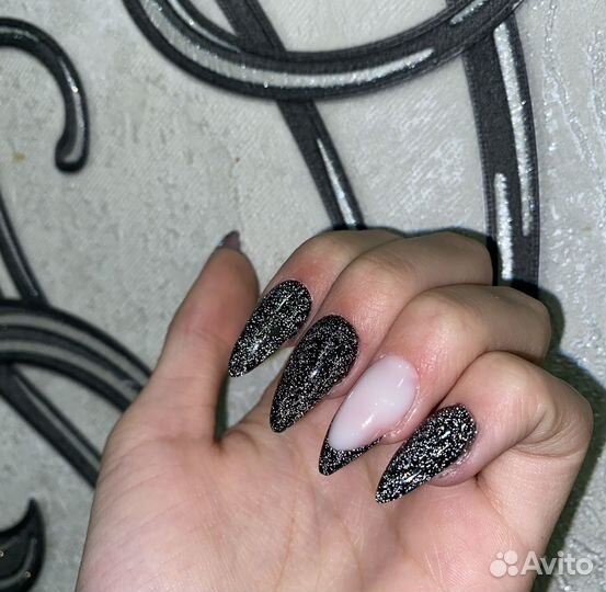 Модель на ногти